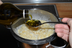 Olivenöl zufügen